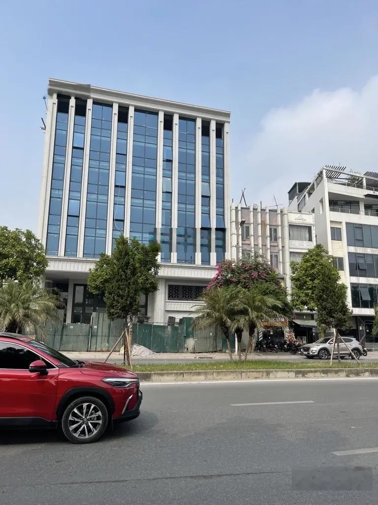 Bán tòa nhà 9 tầng mặt phố, vỉa hè kinh doanh, văn phòng, view hồ