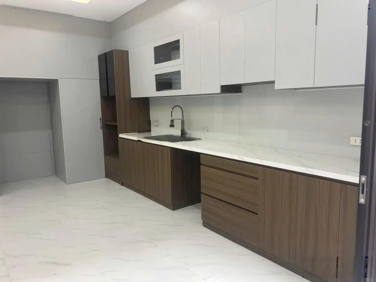 Thanh Xuân siêu phẩm đẹp thang máy ô tô vào nhà 50 m2 - 6 tầng - chỉ 16.7 tỷ