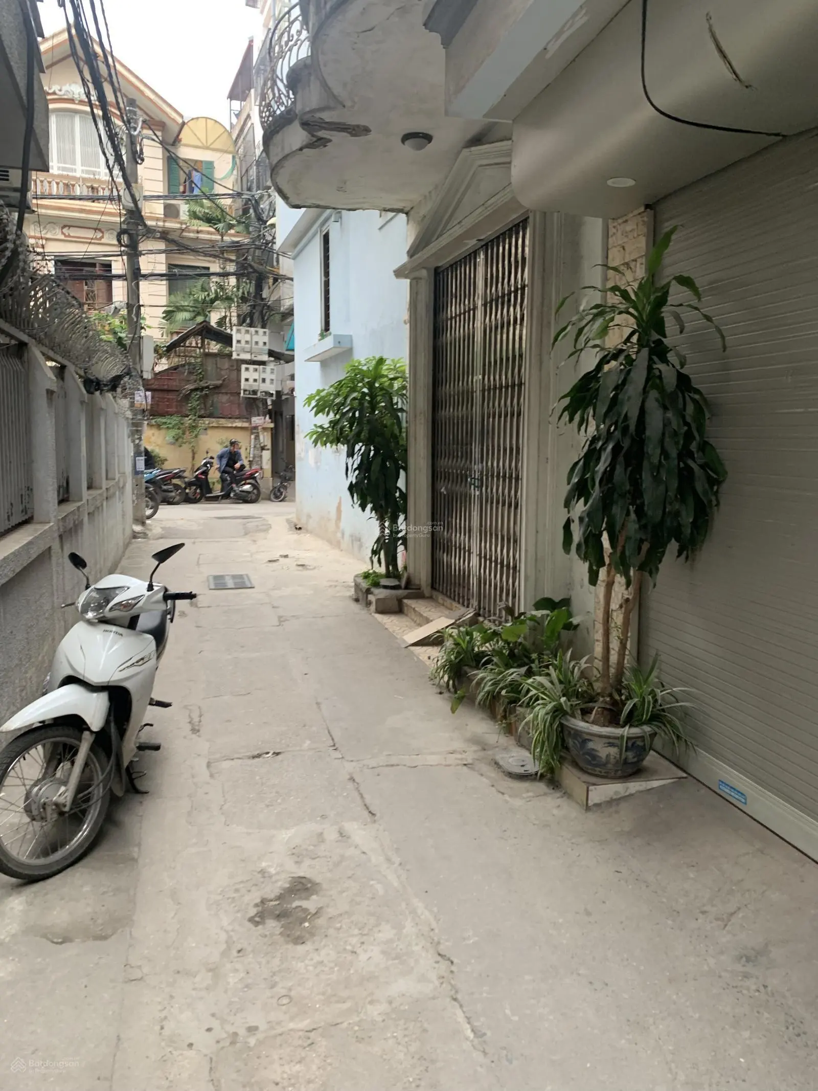 Bán nhà phố Lạc Long Quân - Tây Hồ
