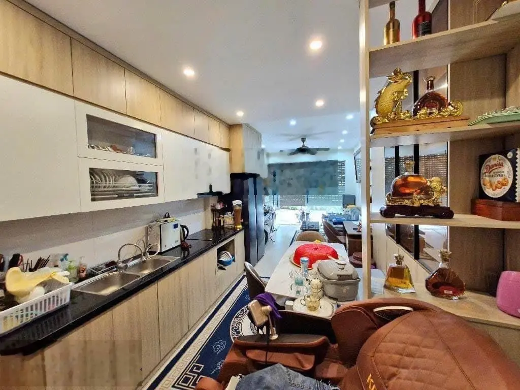 Chỉ 12 tỷ có nhà đẹp TT Hai Bà Trưng 6T MT 4.1m, nhà thang máy hiện đại trước nhà ô tô tránh nhau