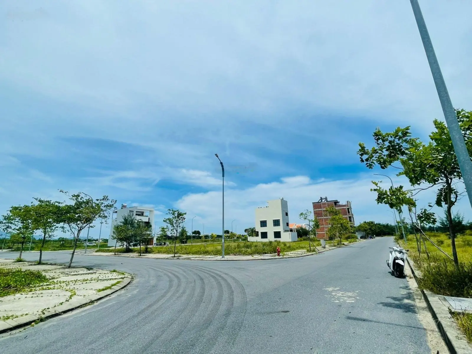 Cần Bán Lô góc đẹp sát sông và đường chính NKKN KHu R3 FPT City Đà Nẵng