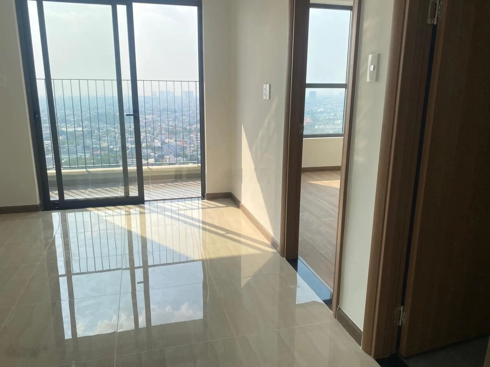 Cần bán gấp căn góc - 2pn2wc Bcons Plaza. Giá siêu tốt chỉ 1ty750 trọn sổ. 2pn đều có ánh sáng