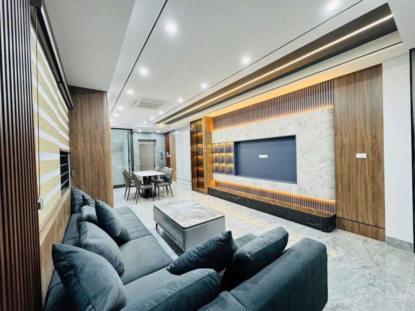 Bán nhà đẹp cầu thang máy fun nội thất ngọc thuỵ long biên hà nội 50m2