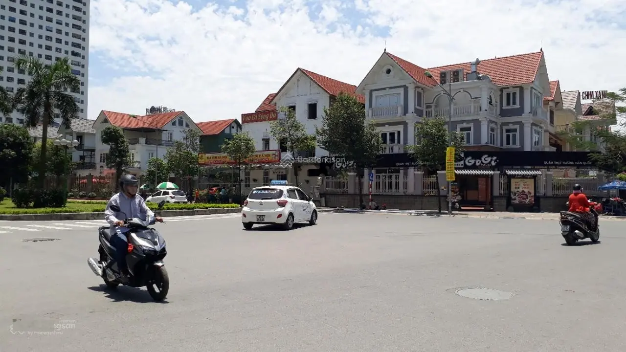 Bán biệt thự Tây Nam, kinh doanh tuyệt vời DT 230m2, ô góc 2 mặt tiền, vị trí đẹp , đường rộng 20m