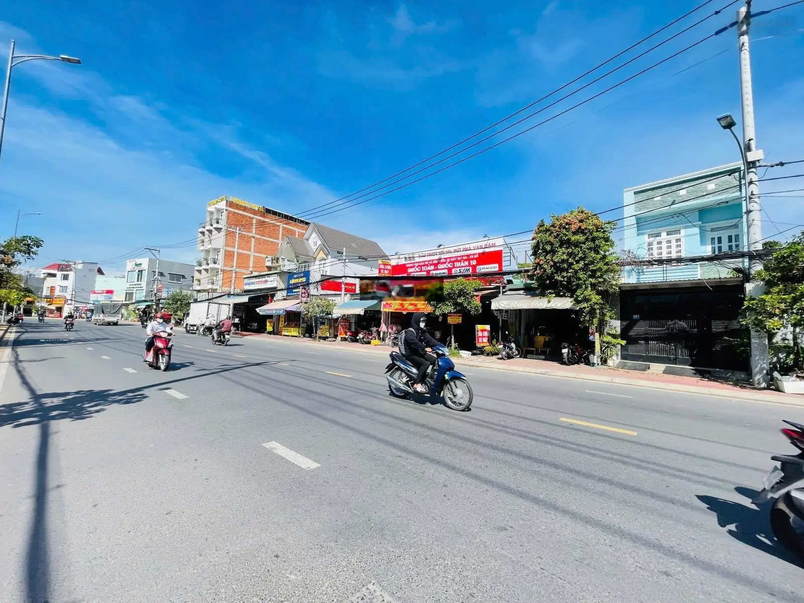 Bán gấp nhà 4 tầng MTKD 13 phòng thu 4tr/th. Mặt bằng trệt cho thuê 20tr/th. P. Linh Trung. 150.5m2