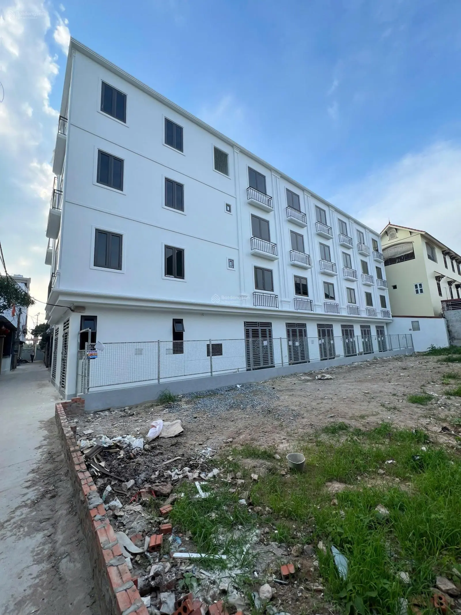 Duy nhất 1 căn ôtô đỗ cổng tại Phụng Châu, giá tốt chỉ 2,95 tỷ 32m2*4T 3PN. Sát trường SP thể thao