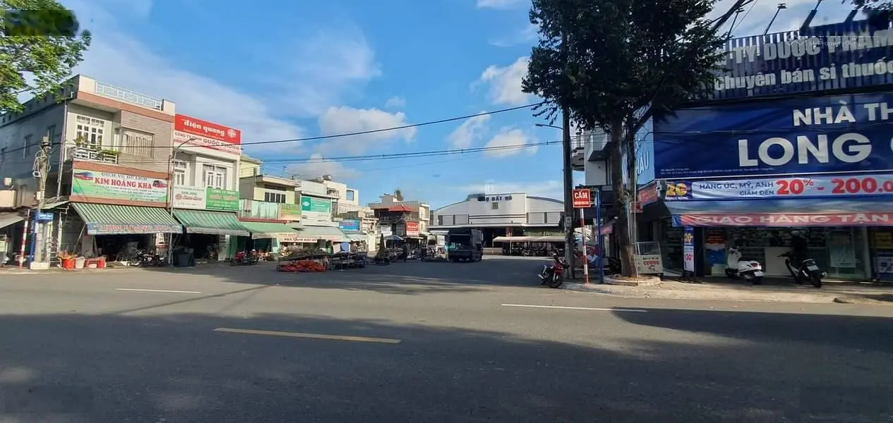 Bán gấp lô đất 780m2 ngay chợ Đất Đỏ Bà Rịa ngang 15m vuông vức 2 mặt tiền giá 2, x tỷ