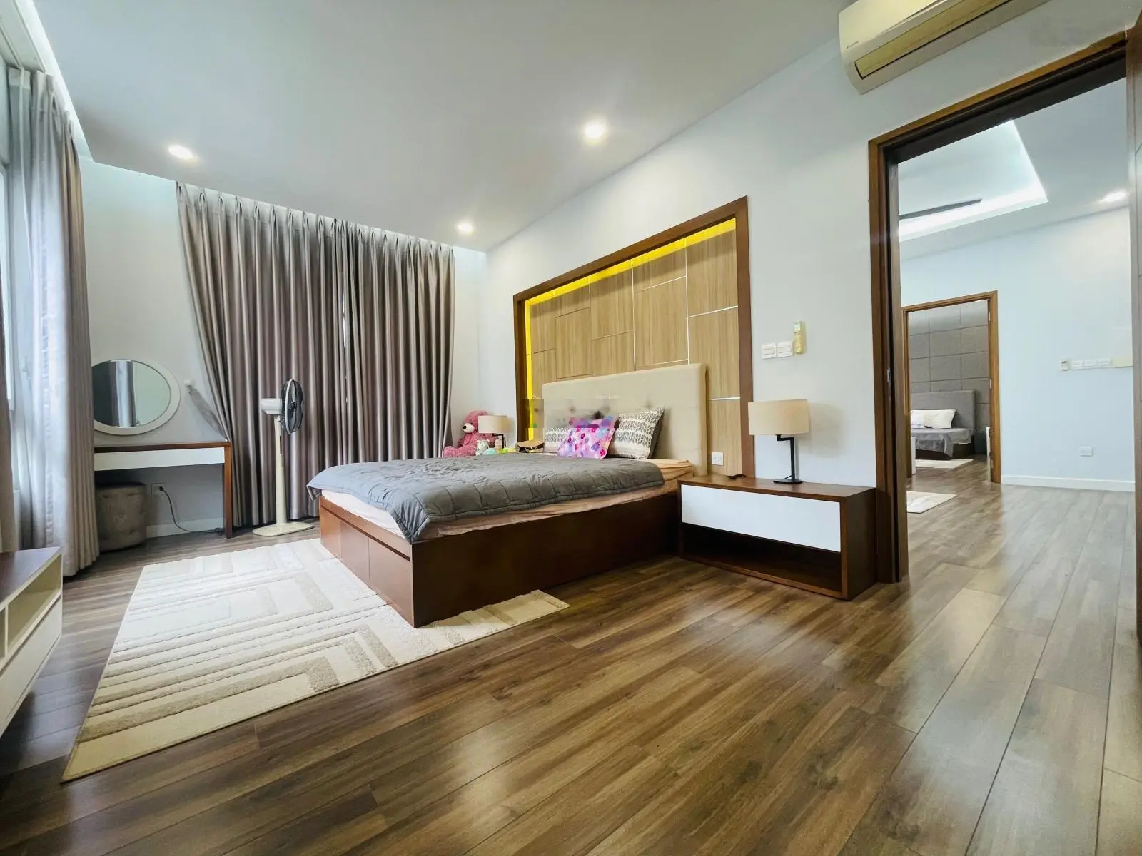 Bán biệt thự full nội thất mặt tiền 20m khu vip The Venica - Khang Điền