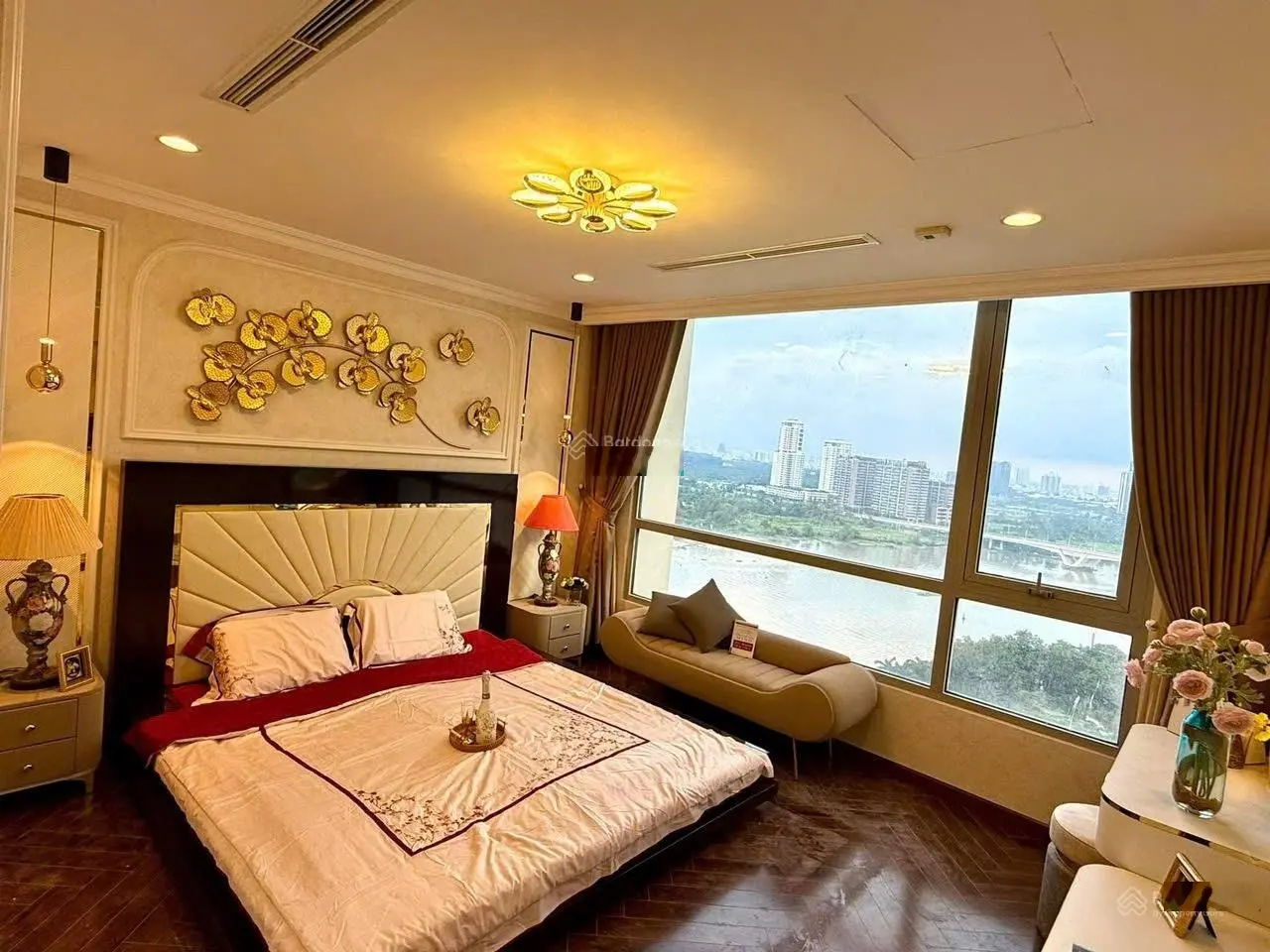 Chuyên bán VinhomeCentralPark 1PN 4.8 tỷ,2PN 6.5 tỷ,3PN giá:10 tỷ,4pn 155m2 giá:15.5 tỷ 0901 117 ***