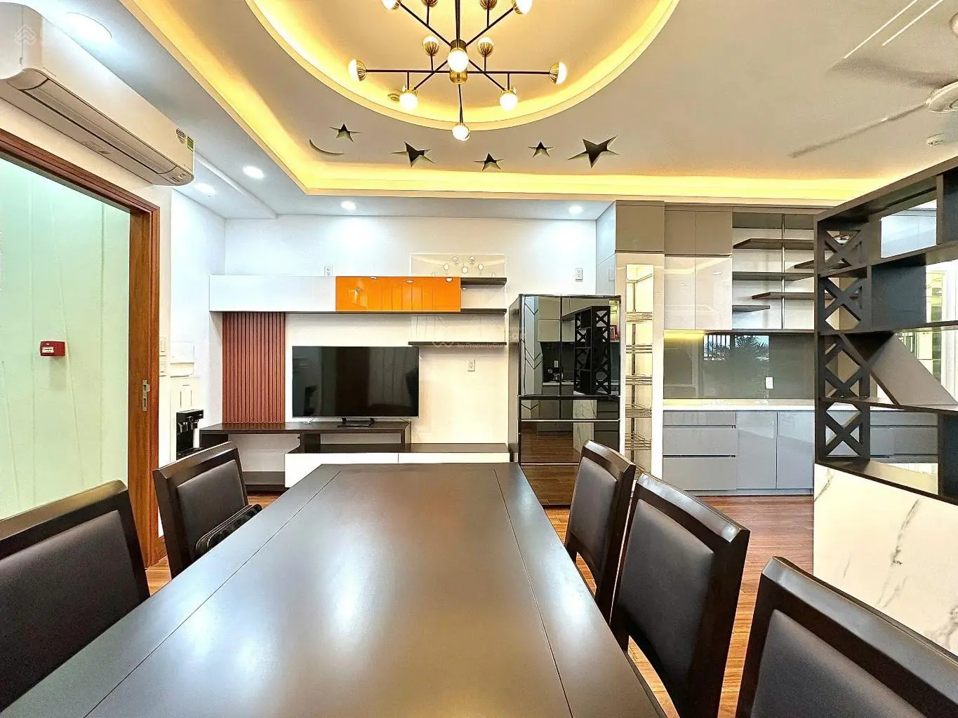 Siêu phẩm 7 tầng thang máy - đẳng cấp nhất Quận 10! View sân thượng độc nhất vô nhị