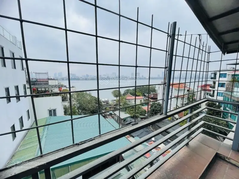 Bán căn nhà sát mép Hồ Tây, mặt phố Quảng An cạnh Phủ Tây Hồ 6 tầng, xe hơi đỗ nhà