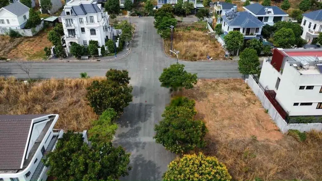 Chủ cần tiền bán 3 lô biệt thự đẹp khu ĐTM Bình Nguyên 300m2 xây tự do