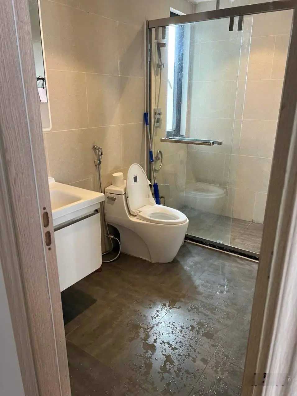 Bán nhà dòng tiền trong ngõ Võng Thị - view Hồ Tây - 3 thoáng - ô tô 265m2, giá: 86tỷ