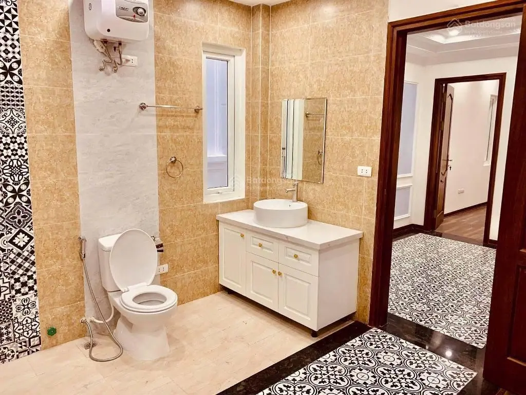 Bán nhà 206 Cổ Linh 40m2 x 4 tầng ô tô đỗ cửa Ngõ thông ra Đường Bát Khối rất tiện lợi đi lại