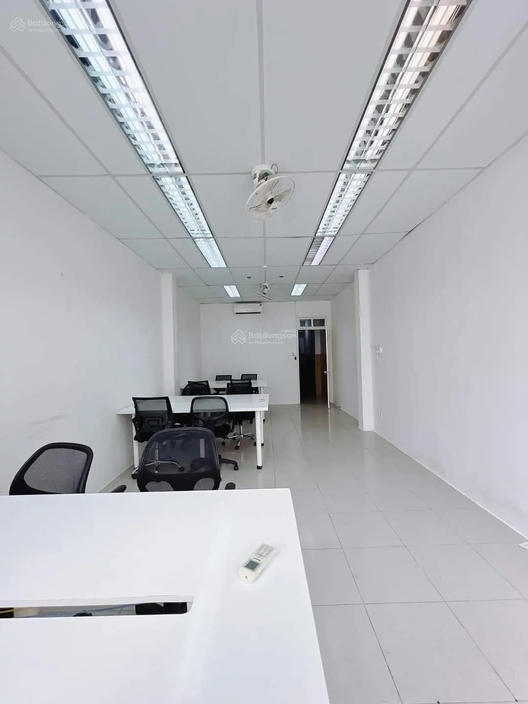 Bán nhà Đ Hoàng Diệu. TT hành chính Quận 4. DT 50m2 - giá 10 tỷ. 6m x 13m. 2 tầng - oto vào nhà