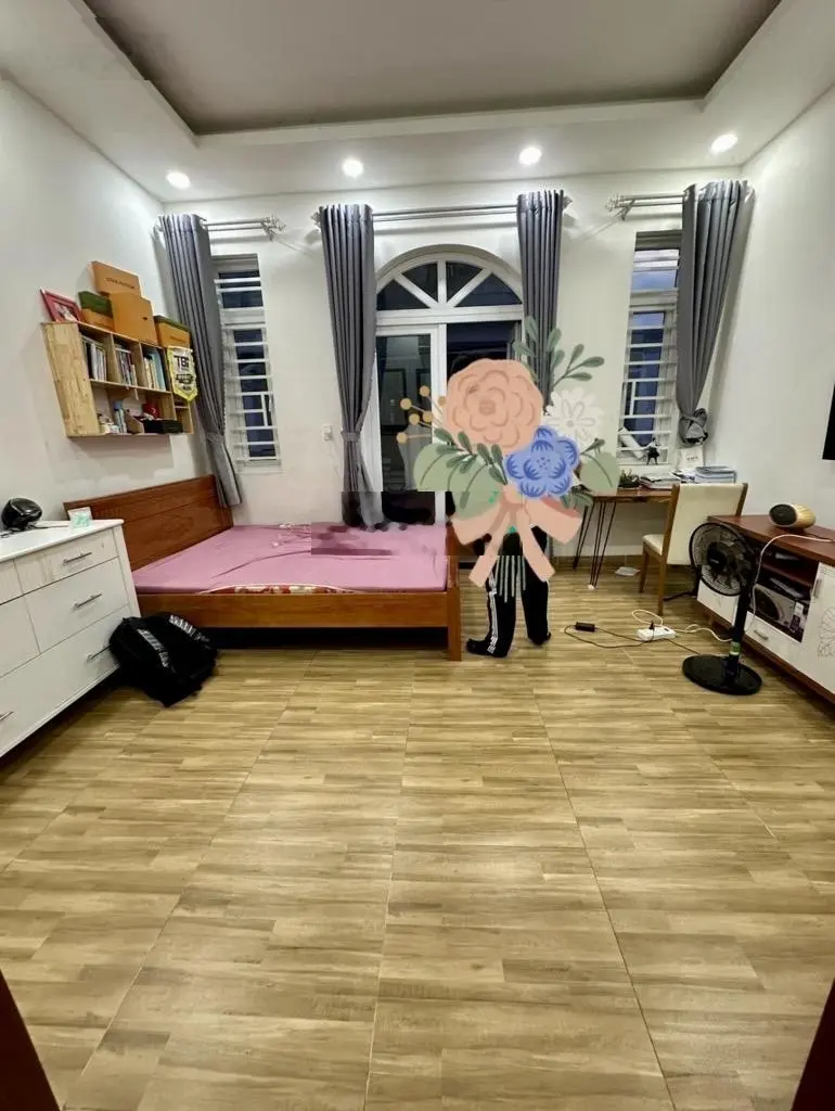 + siêu phẩm 4 tầng ngay kdc hồng long, hiệp bình phước