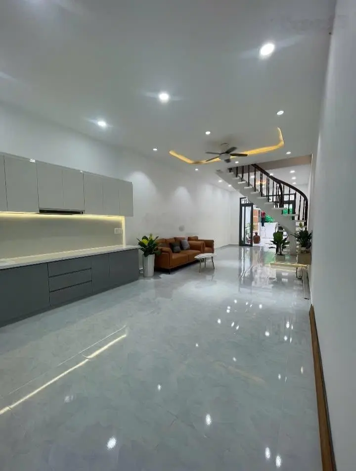 Bán nhà tại Hồ Bá Phấn, 5,7 tỷ, 90m2, 3PN + 2WC, hàng hiếm tại Phước Long A