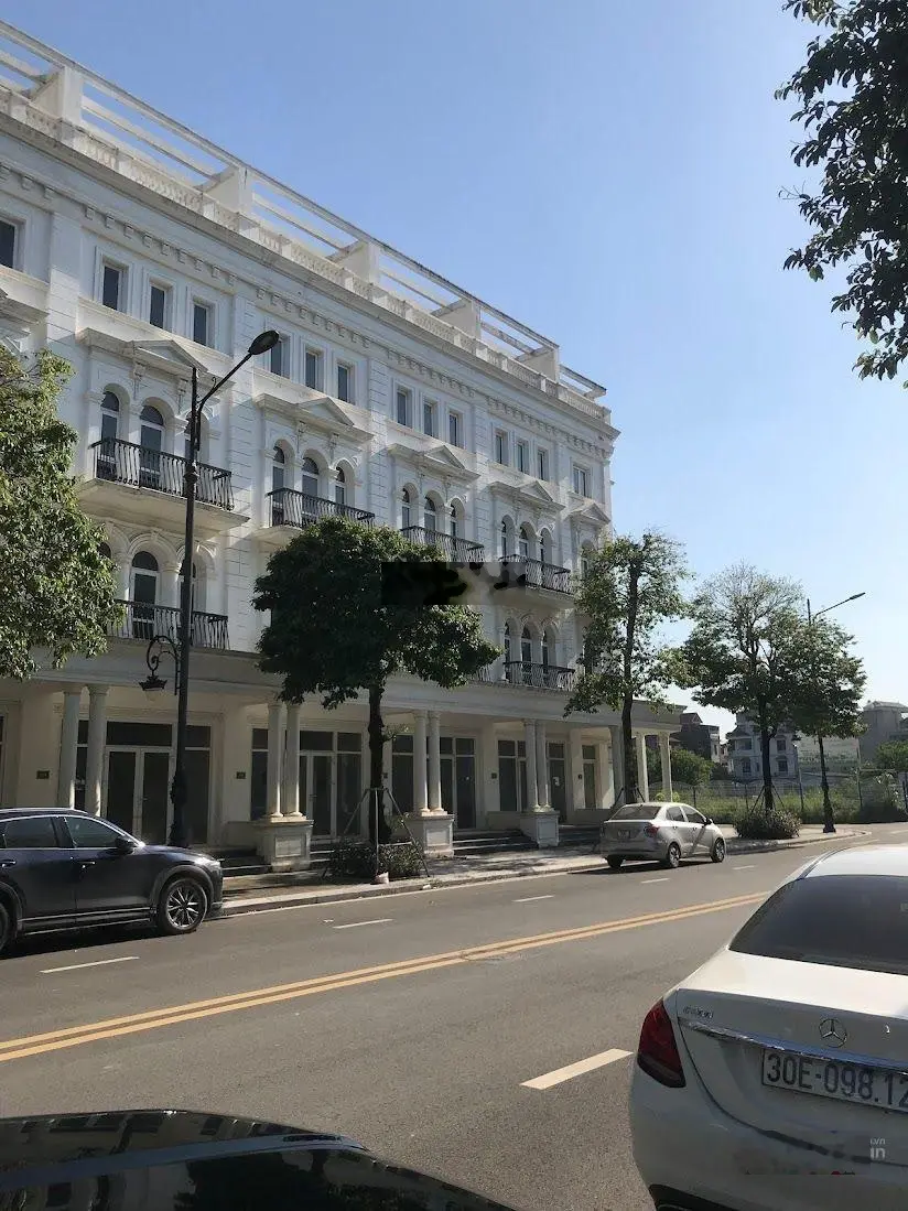 Bán gấp biệt thự Louis Đại Mỗ. Diện tích: 160m2. Giá 42,5 tỷ. Gọi ngay 0936936683 (em Mừng)
