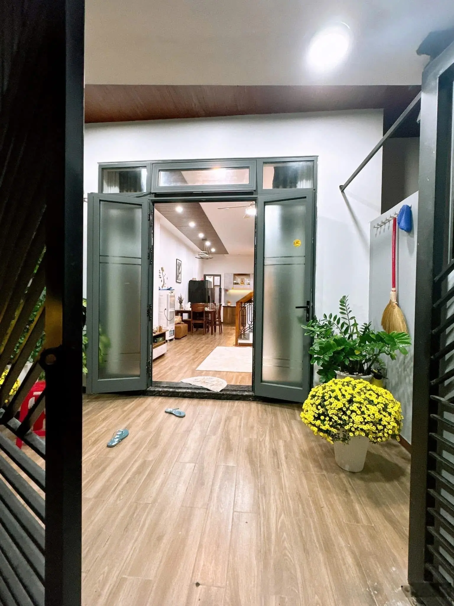 Nhà 2mê rưỡi kiệt 62/12/2 Nguyễn Huy Tưởng Vị trí : cách đường chính 30m,