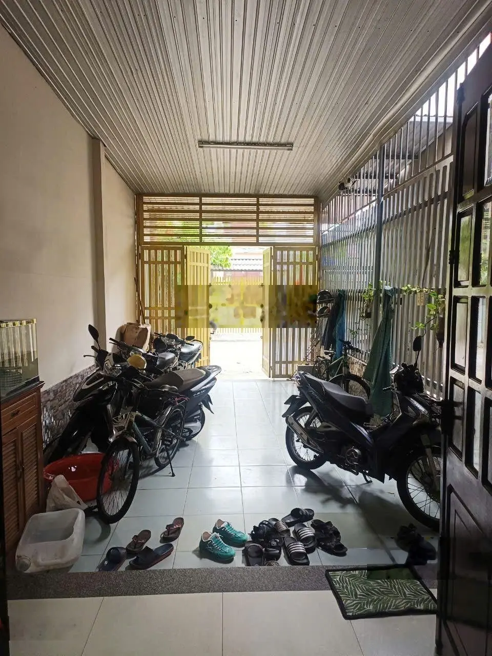 Nhà lầu và 4 phòng trọ đường trần nguyên hãn