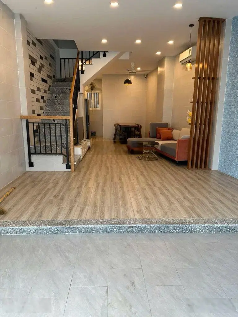 Bán nhà Q2, Lê Văn Thịnh, 63m2, 3 tầng, tặng nội thất, nhỉnh 6 tỷ