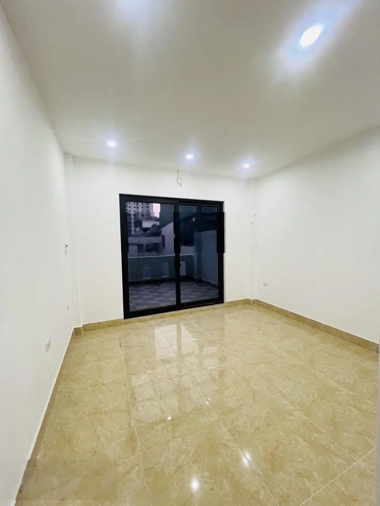 Bán nhà Hoàng Liệt, Hoàng Mai, ô tô qua, view hồ Linh Đàm, 5T, TM, 43m2, 10,3 tỷ