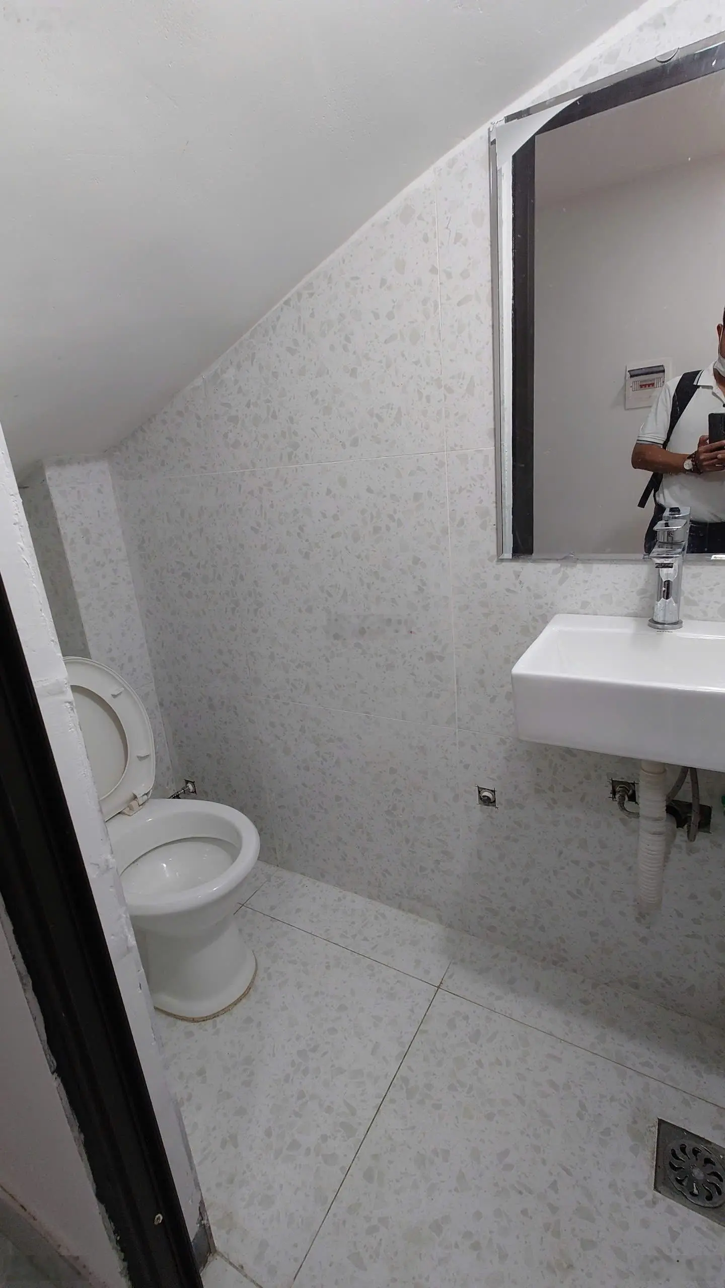 NHÀ ĐẸP SÂN RỘNG NGÕ THÔNG 3 PHỐ, 30M2 3 TẦNG 3,8 TỶ