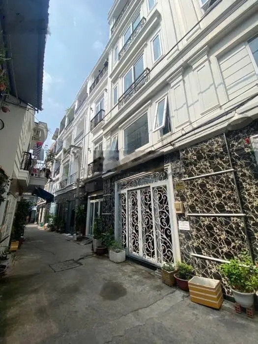 Nhà đẹp , bình thạnh 47m2 ( 4* 11,7) , 4 tầng _ hẻm xe hơi _ giá 7,2 tỷ _ gần trung tâm bà chiểu