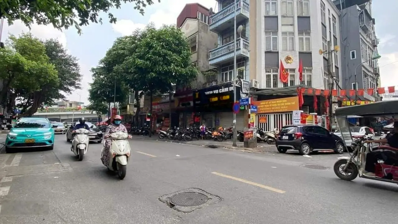 Phố Núi Trúc lô góc 3 thoáng 61m 4 tầng, ô tô ngủ trong nhà.