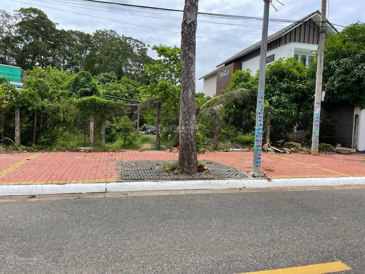 Chính chủ gửi bán lô đất mặt tiền đường số 8: Thị trấn Long Điền DT trên sổ là 285 m 2 thổ cư 60 m2
