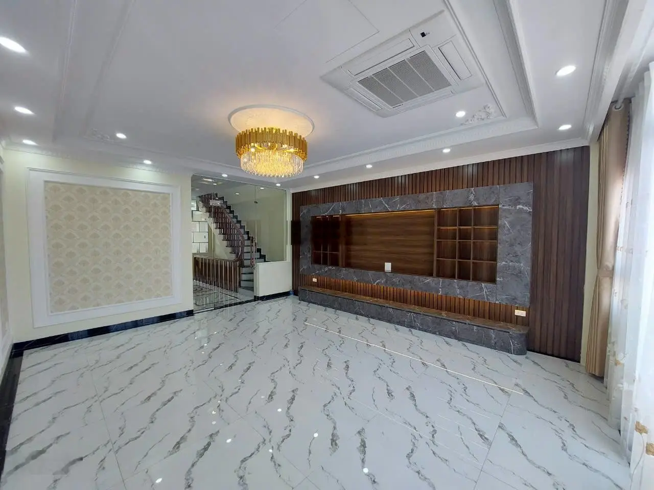 Bán nhà thạch bàn long biên, ngõ thông 3 ô tô tránh nhau, dt: 80m2, 7 tầng thang máy, nhỉnh 17tỷ
