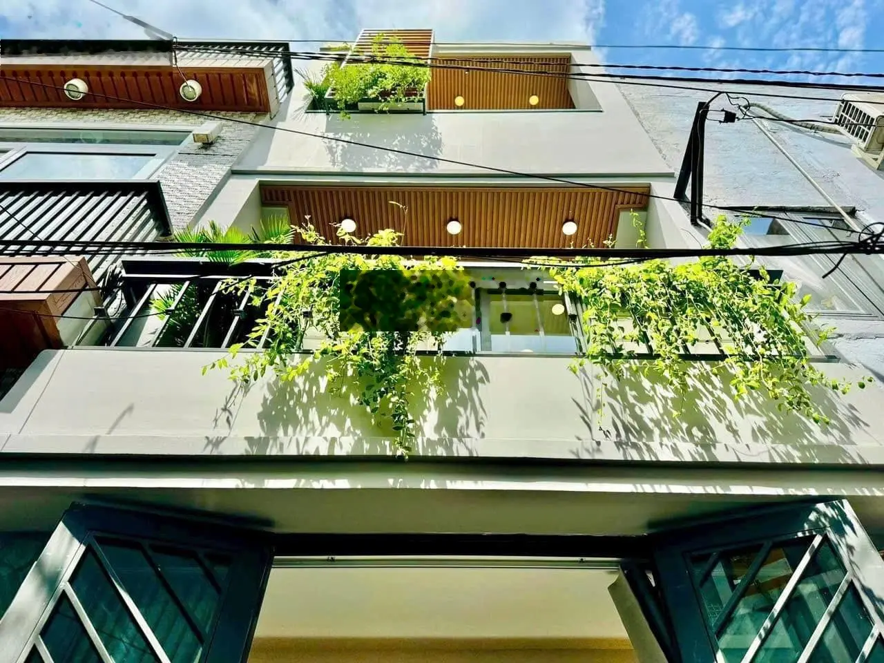 Bán gấp nhà đẹp giá Ngộp hẻm 243/ Nơ Trang Long -P11- Bình Thạnh - 4,1tỷ/ 90m2 , 3PN,sổ hồng riêng.