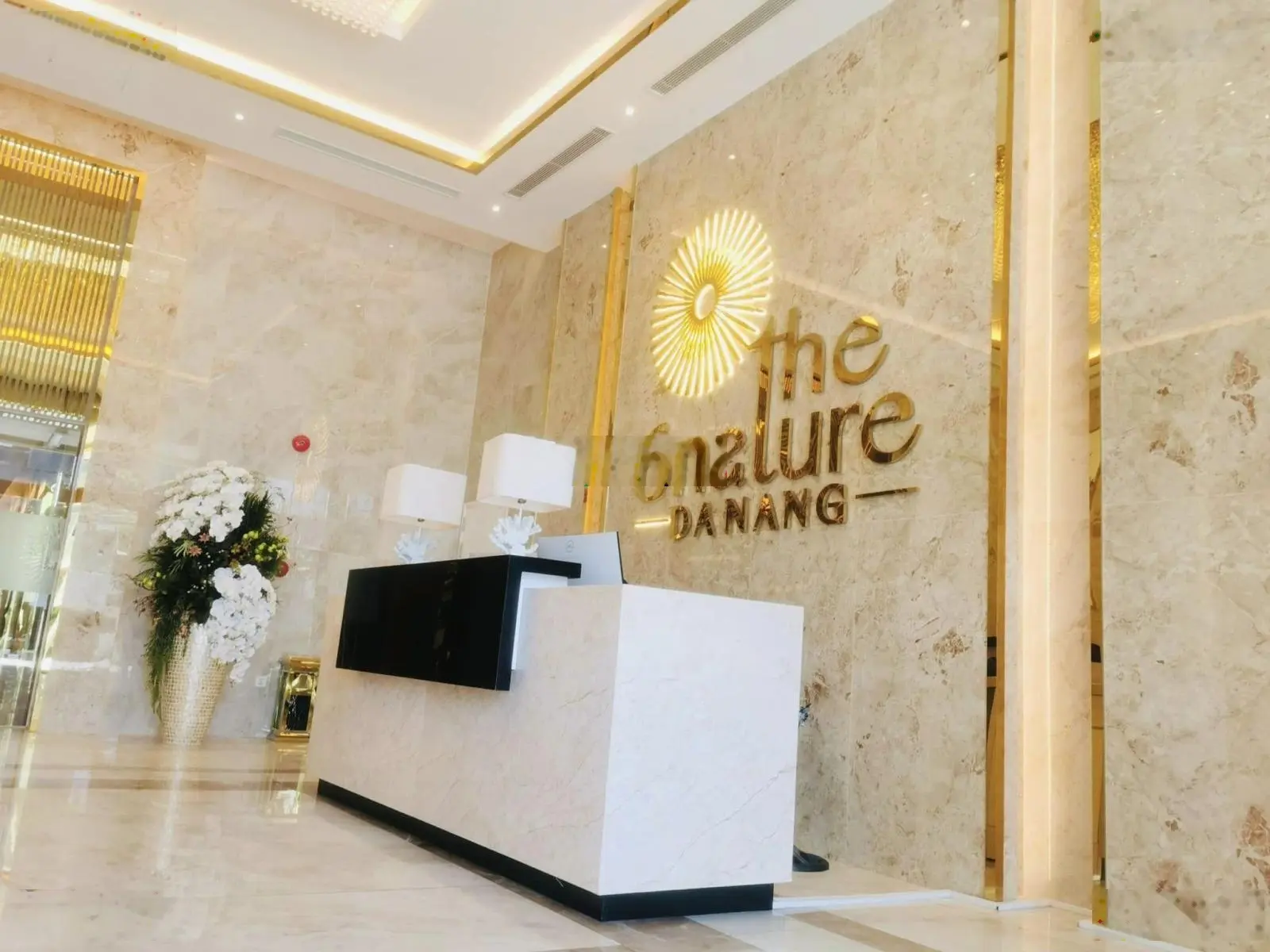 Bán căn hộ 2 phòng ngủ View biển Mỹ Khê giá chỉ từ 4,8 tỷ - Sổ đỏ lâu dài