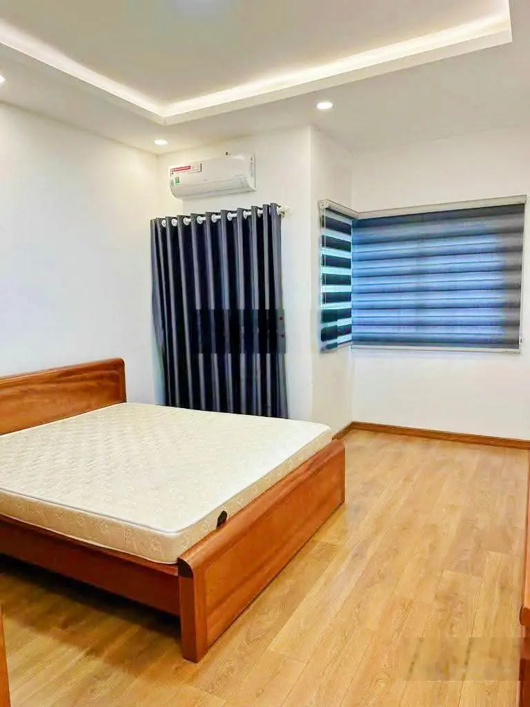 Nhà 4 lầu hẻm 8m lê văn lương sổ vuông đẹp trung tâm quận 7