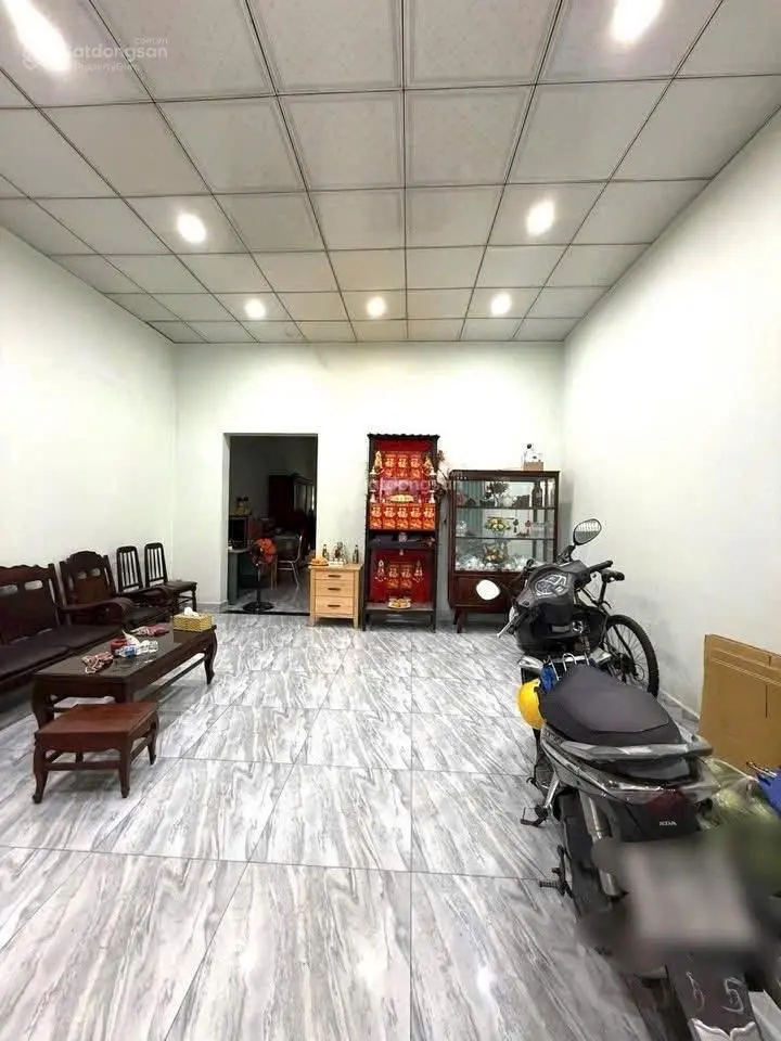 bán gấn căn nhà mặt tiền chợ tân phong vị trí kinh doanh vàng