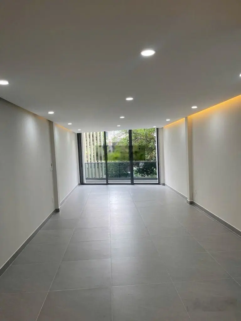 Mặt tiền KD đỉnh cao,hiếm có khó tìm Lê Thị Riêng,Bến Thành Q1. Ngang đẹp hơn 4.3m, giá rẻ bất ngờ