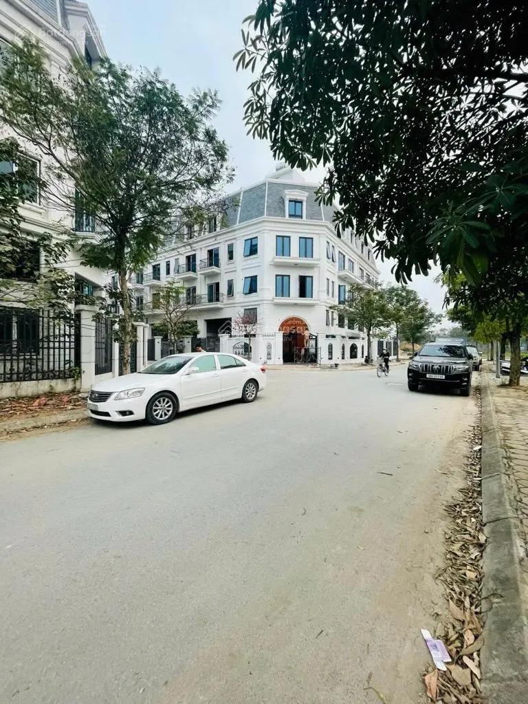 Biệt thự LK 5 tầng nội thất đẹp, kinh doanh văn phòng - có thang máy - đường 2,3 oto tránh