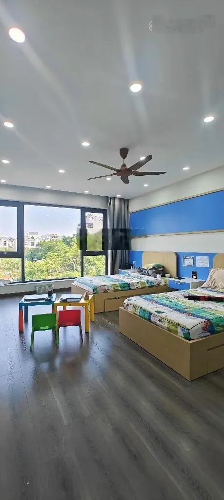 Bán nhà mặt ngõ 11 Việt Hưng, vỉa hè 3m, view công viên. Kinh doanh, vp đẹp. DT: 83m2,6 T MT: 5m