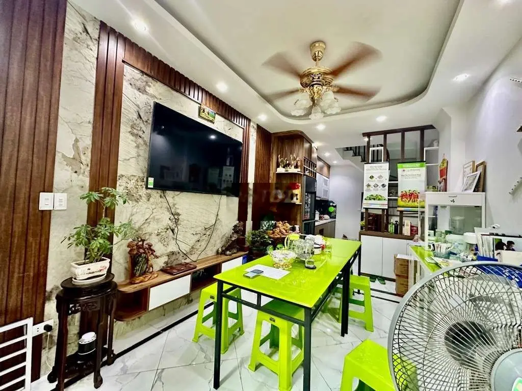 Ô tô đỗ cổng, ngõ thông, 31m, 5 tầng,gần nhà văn hóa, 4.2xtỷ,Liên Mạc