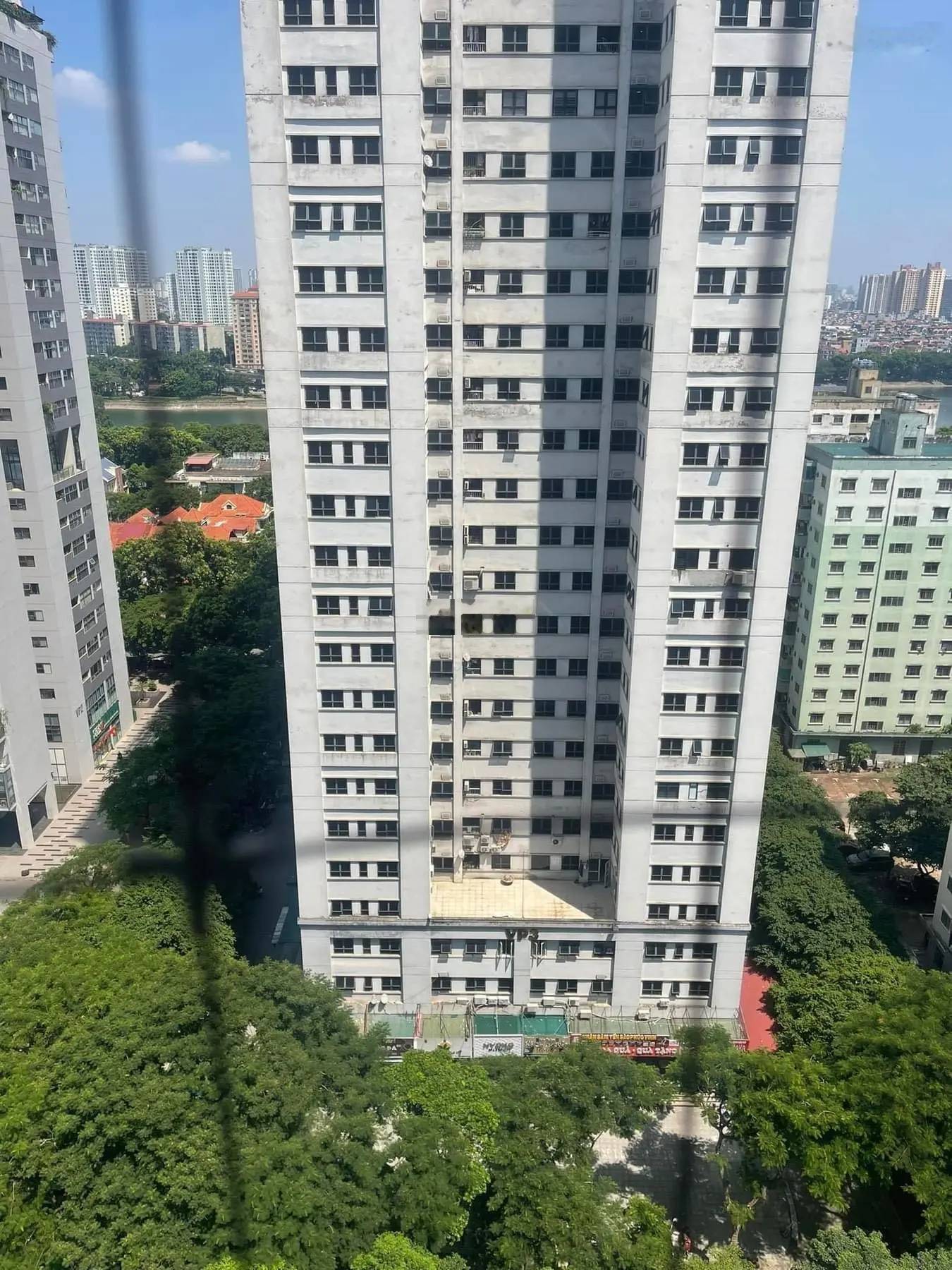 Bán căn 2 ngủ 60m2 sổ đỏ chính chủ tại tòa VP5 Linh Đàm - Hoàng Mai - Hà Nội. Giá cực tốt