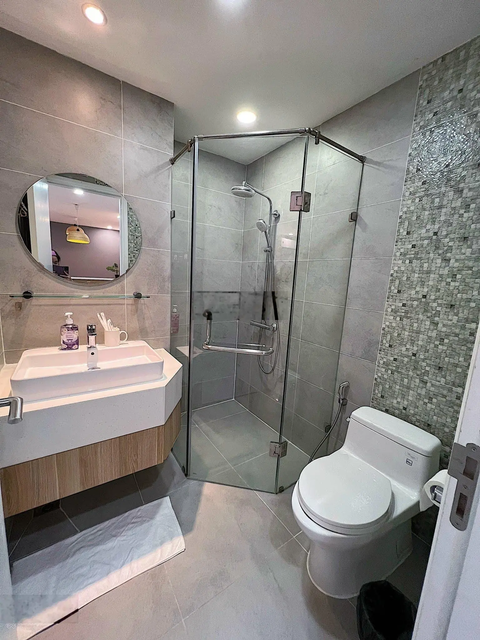 CẦN BÁN GẤP CHUNG CƯ RIVIERA POINT QUẬN 7 GIÁ 1 TỶ 700 TRIỆU, 2PN, 2WC, DT 90M2