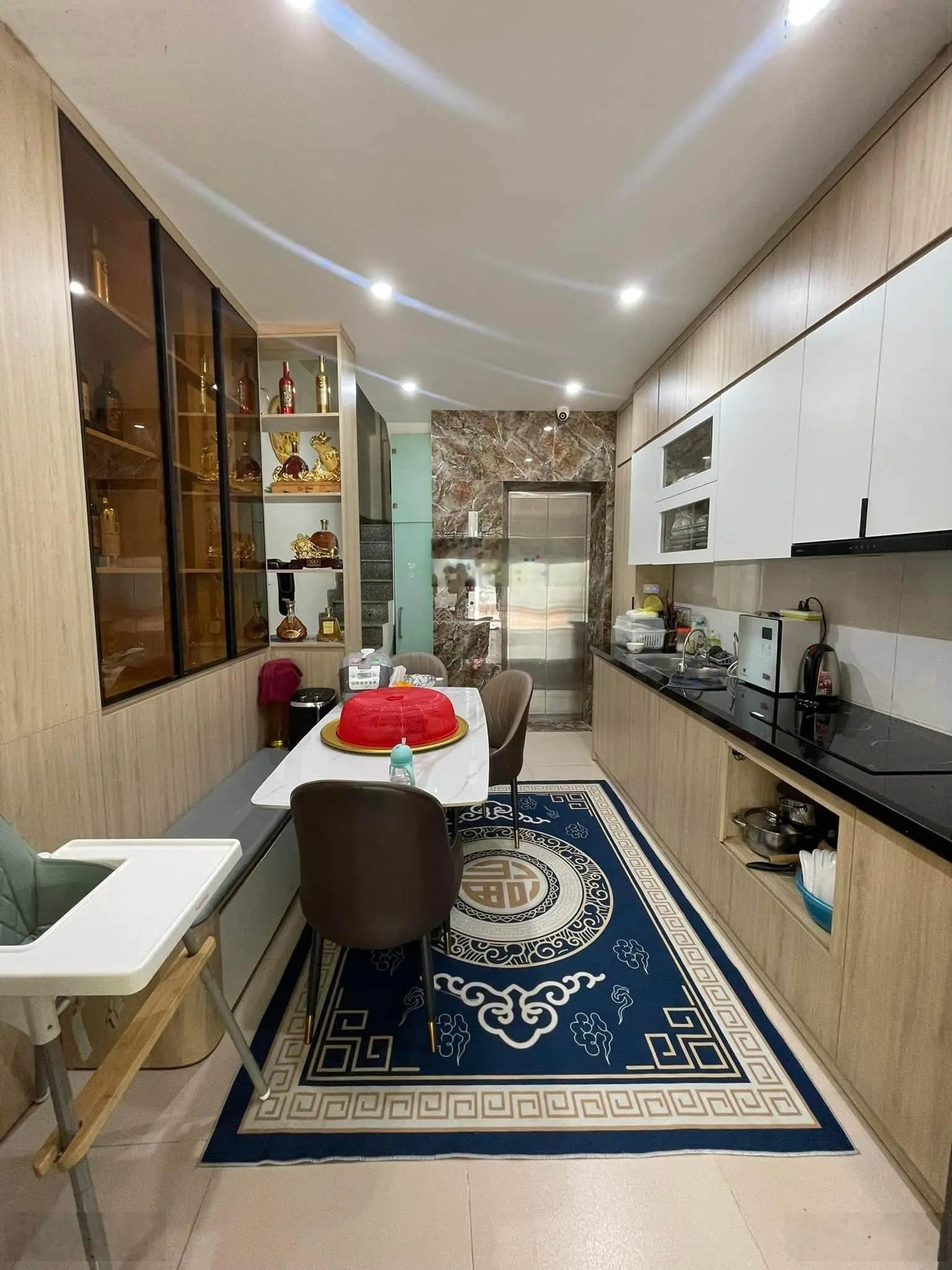 Chỉ 12 tỷ có nhà đẹp TT Hai Bà Trưng 6T MT 4.1m, nhà thang máy hiện đại trước nhà ô tô tránh nhau