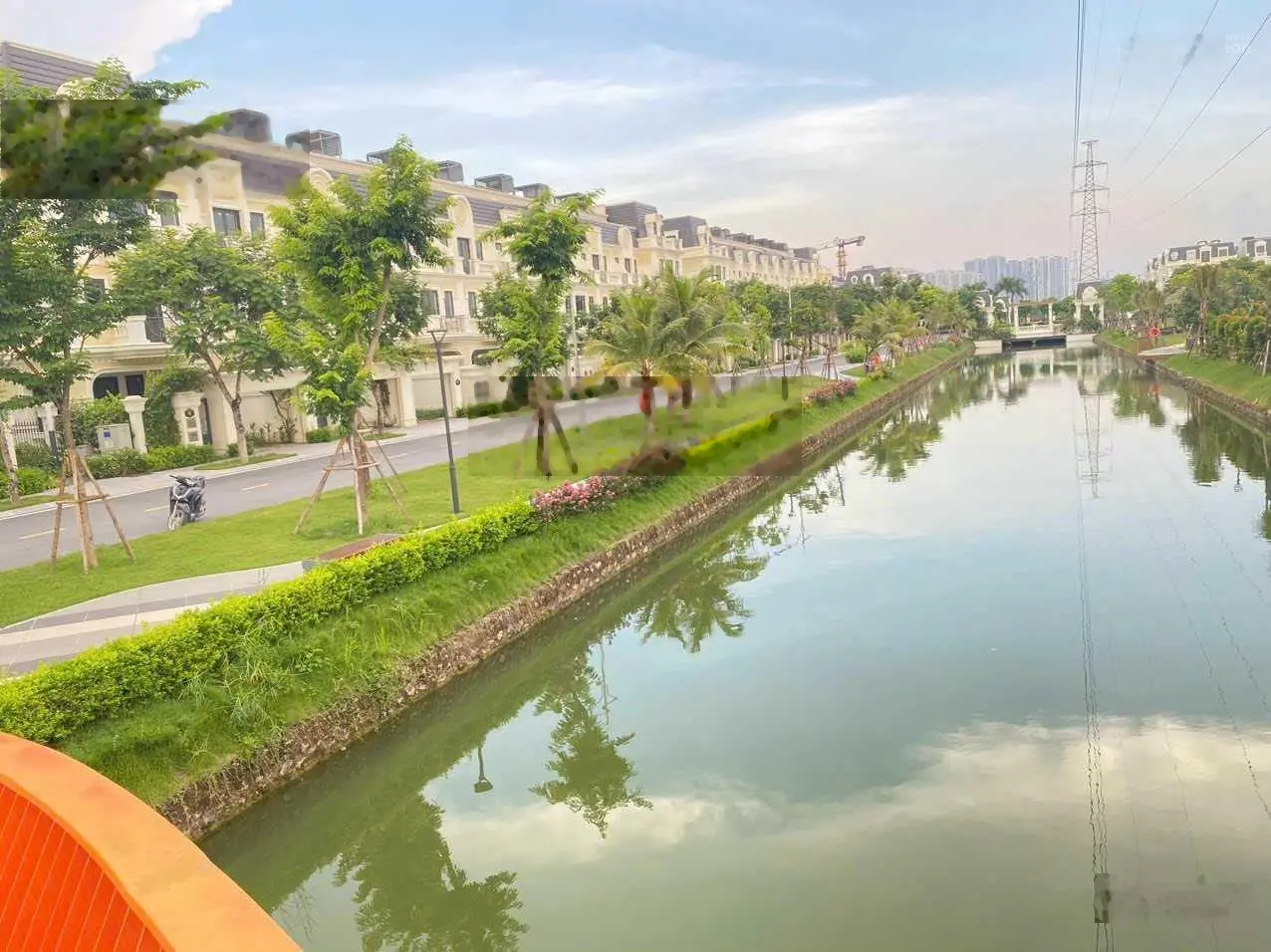 Bán biệt thự an lạc hướng đông nam, view hồ. lh: 0986 099 ***