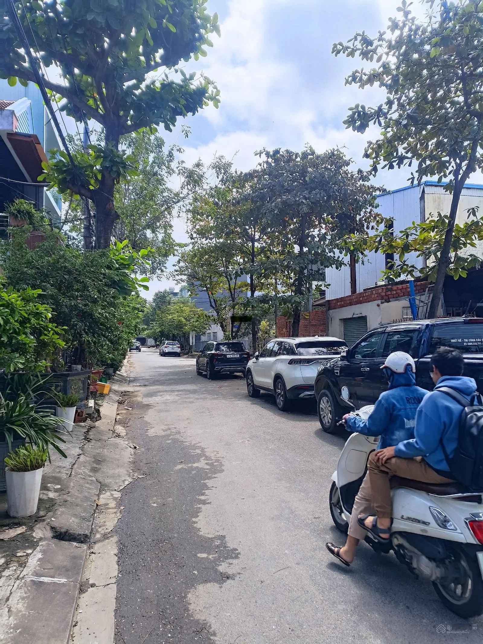 Cần bán lô đất sạch đẹp đường lâm nhĩ. gần trường cao đẳng fpt, tiện ích xung quanh đầy đủ.