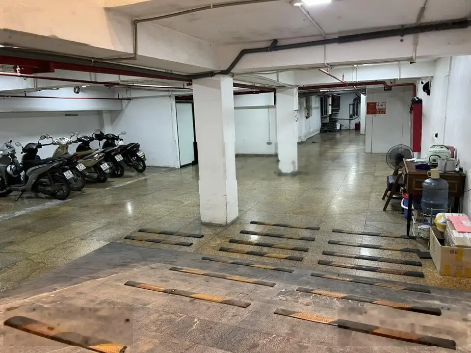 Bán nhà mặt phố 118 tỷ, 216m2, 9PN, 9WC, Thang Máy tại Hoàng Cầu, Đống Đa, Hà Nội, mặt tiền 10,5m,