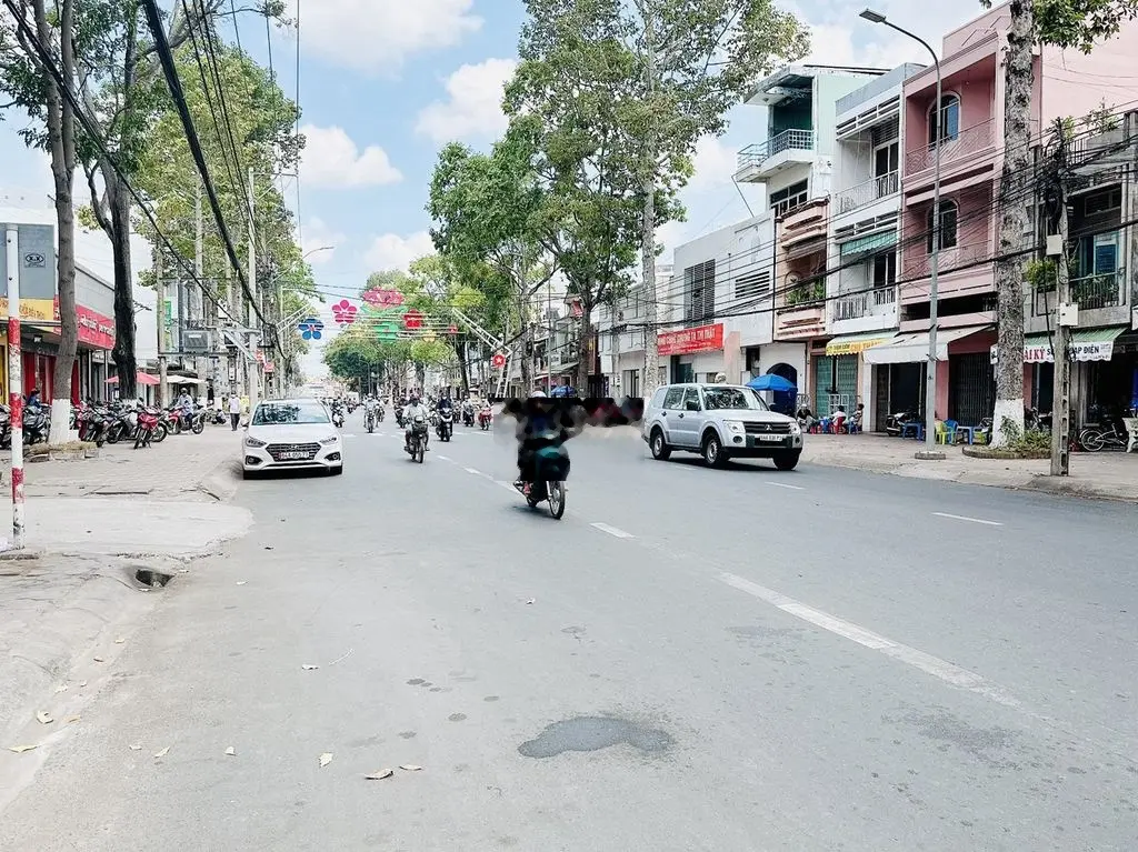 Nhà ngay gốc 2 mặt tiền gần Cầu Lộ