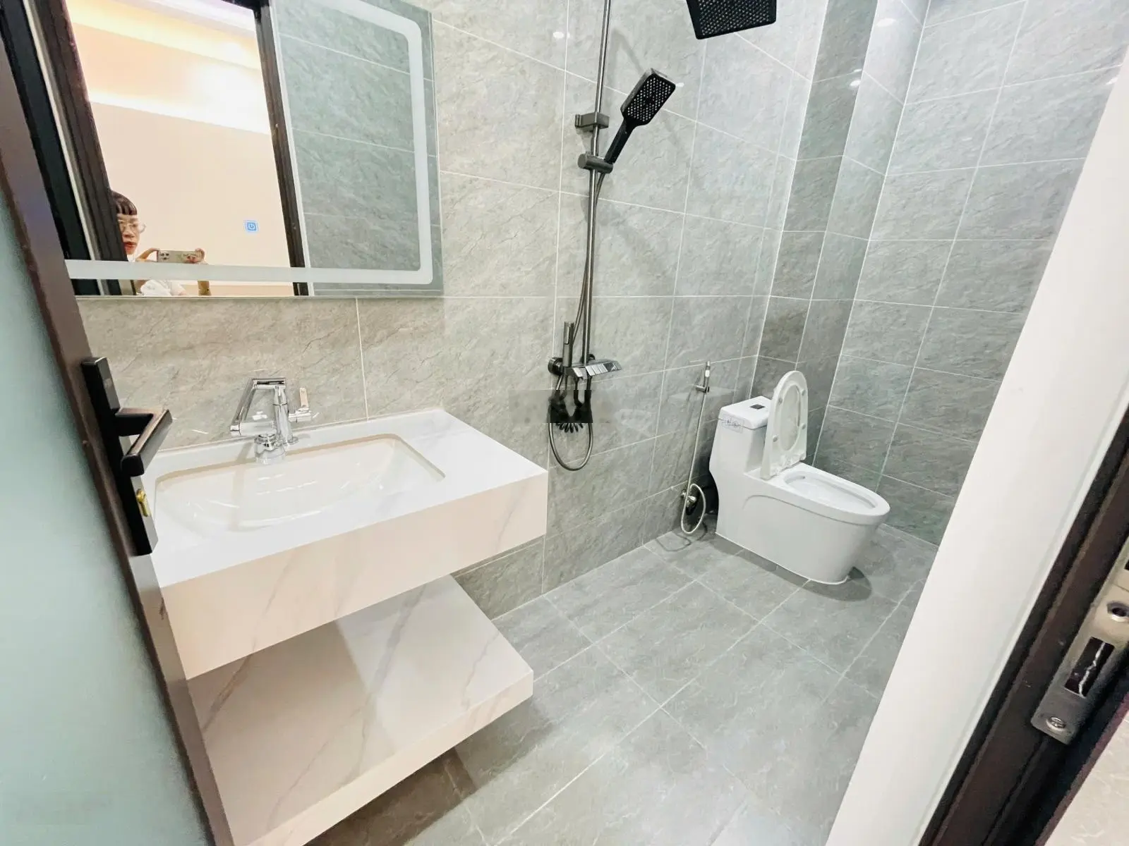 3 tỷ 8 bán nhà 1 trệt 2 lầu gần trường cấp 3 Lý Thái Tổ 300m, P. An Phú, TP. Thuận An