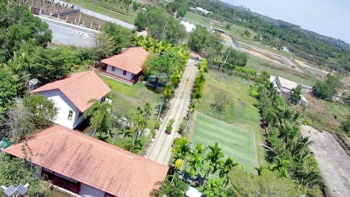 Nhà vườn 7.800m2 gần sông Sài Gòn - Khuôn viên đẹp như resort