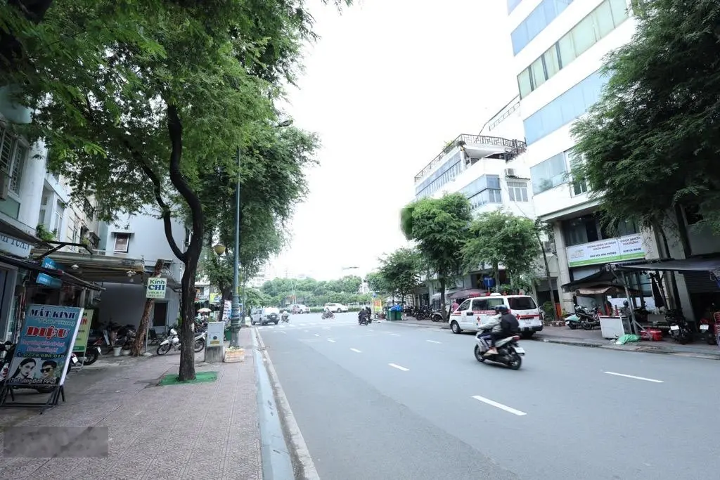 Bán nhà mặt tiền Trương Định Q. 3, 5 tầng, thuận tiện KD, cửa sau HXH