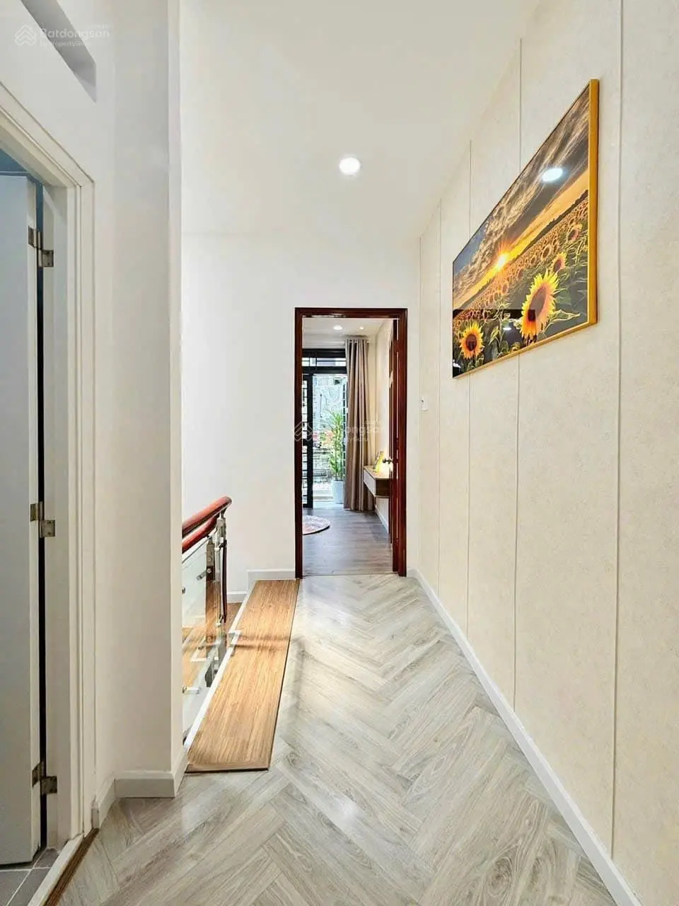 Giá 1 tỷ 990. tôi cần bán nhà phan đình phùng, phú nhuận. hxh. gần bv hoàn mỹ. lh: 0347.153.456